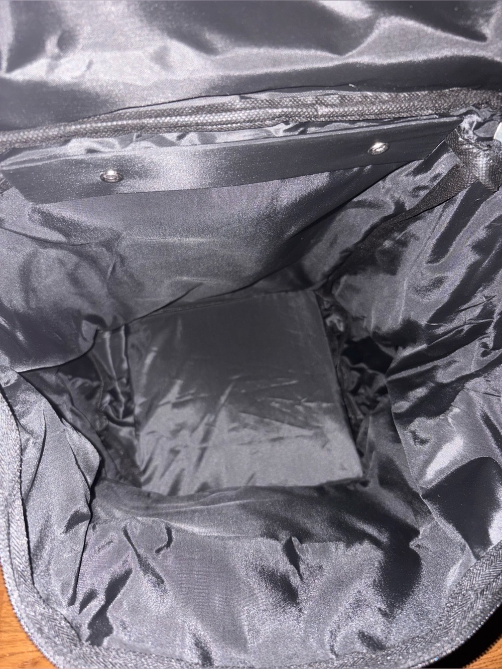 Collapsable roller bag. - Picture 6 of 7